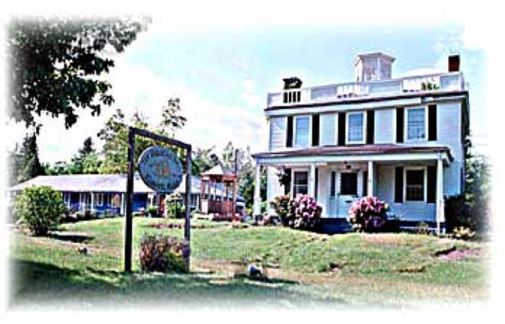 Homestead Motel And Cottages Ellsworth Exterior photo